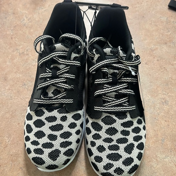 Avia Sneakers!! Brand NEW size 7.5 - Picture 4 of 4